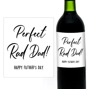 Detalle de pegatinas Rad Dad para botellas de vino de día del padre en blanco y negro