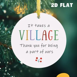 Detail van een ronde acryl hanger met de tekst It takes a Village en gouden koord