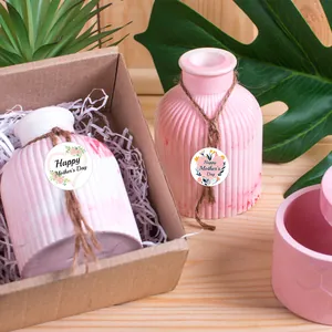 Set de vases en céramique rose avec étiquettes fête des mères dans un coffret cadeau