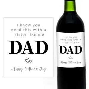 Detalle de etiquetas de vino para el Día del Padre con texto humorístico y amor