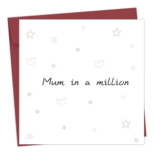 Detail van Mum in a Million wenskaart met roze sterren, harten en een rode envelop