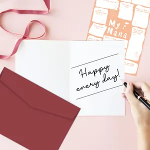 Detail van Moederdag kaartenset met rode envelop en invulbare kaart voor oma als cadeau