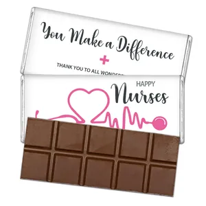 Dettaglio delle barrette di cioccolato Happy Nurses Week con involucri a cuore