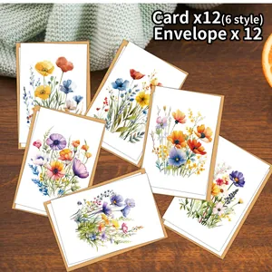 Set di 12 biglietti di auguri floreali ad acquerello con buste su sfondo di legno rustico