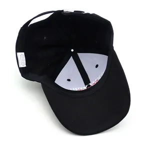 Vue interne de la casquette NEW YORK 1983 en coton noir avec boucle métallique réglable