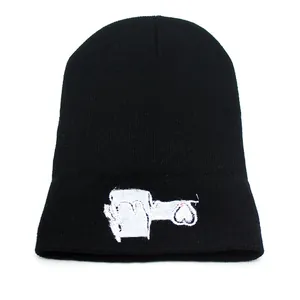 Bonnet en maille noire avec broderie main et cœur, bonnet d'hiver chaud d'extérieur