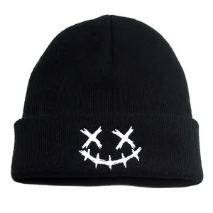 Bonnet en Tricot Souriant Pour Hommes Femmes Hiver Chaud Acrylique Broderie Style de Rue Bonnet Noir