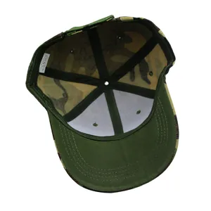 Vista interna del cappellino da baseball mimetico con struttura a sei pannelli