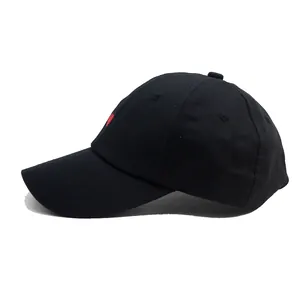 Casquette de baseball classique en coton noir avec broderie petit cœur rouge sur le côté