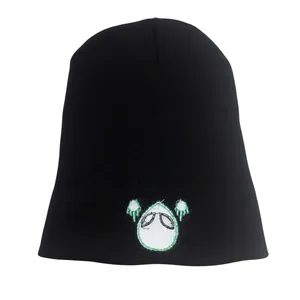 Bonnet noir tricoté avec broderie alien pour la chaleur hivernale en plein air