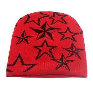 Berretto invernale in maglia rossa con motivi a stelle jacquard nere per uomo e donna