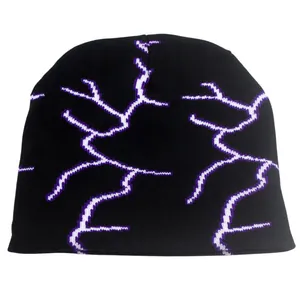 Bonnet en tricot noir avec motif éclair violet pour la chaleur hivernale en extérieur