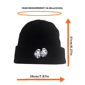 Halloween Beanie mit Geisterstickerei und detaillierten Größenangaben für Damen und Herren