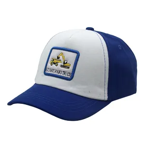 Cappellino da baseball per bambini blu e bianco con ricamo di un escavatore
