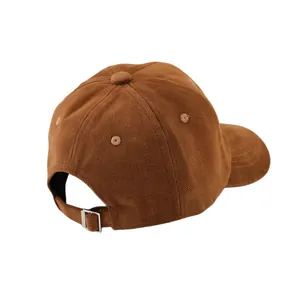 Vue arrière de la casquette enfant en velours côtelé marron avec boucle en argent réglable