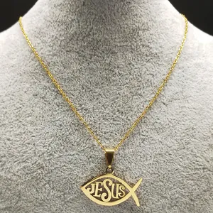 Collar de acero inoxidable dorado con colgante de pez Jesús hueco en un modelo de cuello