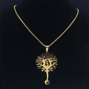 Goldene Lebensbaum-Halskette mit Herz und Yin-Yang-Symbol auf schwarzem Samtdisplay