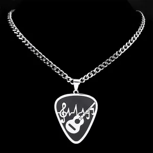 Edelstahl-Gitarrenplektrum-Halskette mit Musiknoten und Gitarren-Silhouette auf schwarzem Grund