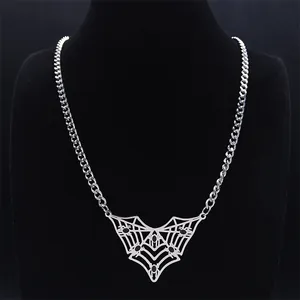 Collier gothique avec pendentif toile d'araignée et ailes de chauve-souris en acier poli
