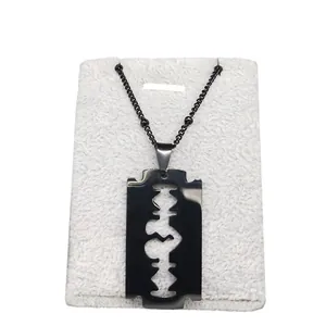 Collana con ciondolo a lama di rasoio in acciaio inossidabile nero stile industriale