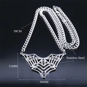 Collier gothique avec pendentif toile d'araignée en acier inoxydable sur fond noir