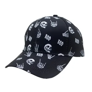 Casquette de baseball noire gothique avec lettres BOO et motifs de mains de squelette