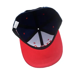 Innenansicht der USA-Baseballkappe in Marineblau und Rot mit Polyester-Waschetikett