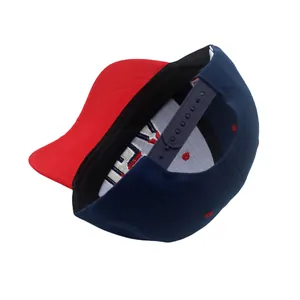 Detailansicht der USA-Baseballkappe mit roten Belüftungslöchern und verstellbarem Verschluss