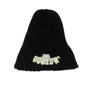 Bonnet en tricot noir pour enfants avec broderie Boston USA et texture côtelée