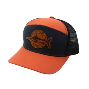 Klassische Mesh-Trucker-Cap in Blau und Orange mit ledernem Angel-Marlin-Patch