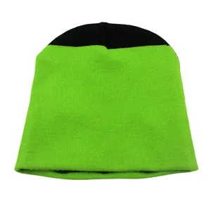 Bonnet en tricot vert néon et noir avec revers côtelé pour chaleur et confort d'hiver