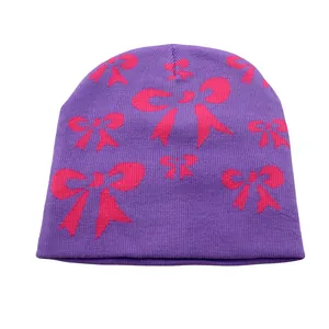 Bonnet en tricot violet avec motifs jacquard à nœuds roses pour la mode d'automne