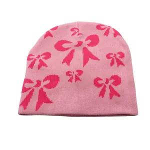 Bonnet en tricot rose avec motif jacquard de nœuds foncés pour la chaleur hivernale