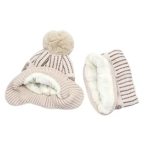 Detailed view of the thick white faux fleece lining in the beige knitted winter hat and scarf