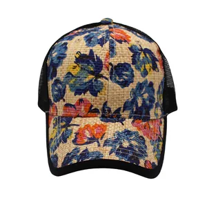 Stroh-Trucker-Cap mit Blumenmuster-Panels und atmungsaktivem schwarzem Netzrücken