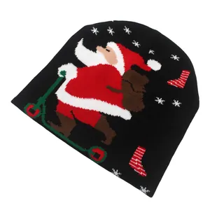 Bonnet de Noël noir en tricot avec motifs jacquard de Père Noël et flocons de neige