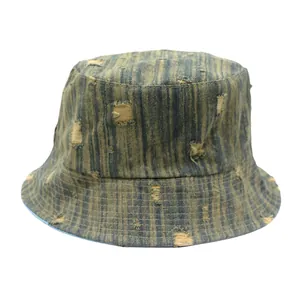 Sombrero bucket de mezclilla lavada con bordes deshilachados y diseño retro callejero