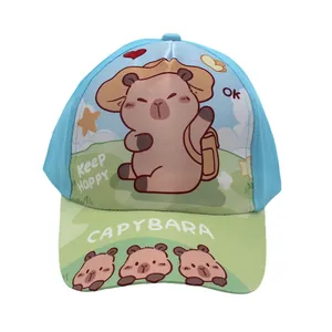Detail van de blauw-groene capibara-honkbalpet voor kinderen met Keep Happy-print