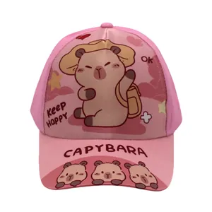 Roze kinderpet met schattige capibara-prints en Keep Happy-tekst in cartoonstijl