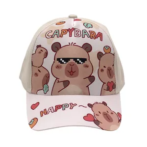 Detailweergave van de roze en witte cartoon Capybara-print op de kinderpet