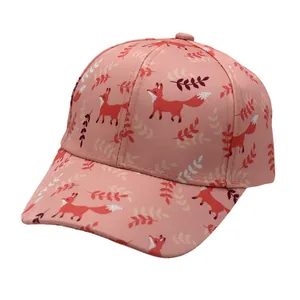 Détail de la casquette rose pour enfants avec motif renard et tissu en coton durable