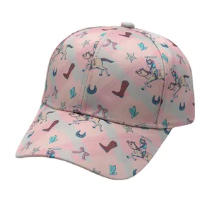 Détail d'une casquette rose pour filles avec motifs de dessins animés de cowboy western