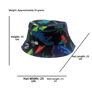 Dettaglio della stampa di dinosauri su cappello da sole nero per bambini con misure