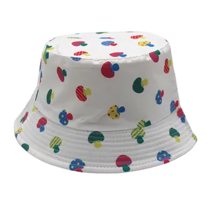 Cappello da pescatore per bambini in tela bianca con stampa di funghi colorati