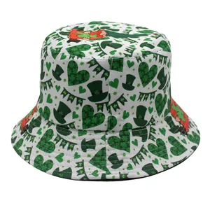 Detailansicht des St. Patrick's Day Anglerhuts mit Kleeblatt- und Koboldmustern