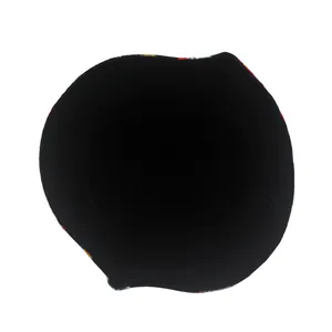 Vue détaillée du chapeau bob pour enfants avec doublure noire et imprimé de dessin animé