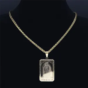Collana con medaglione quadrato della Vergine Maria in oro e catena a spiga dorata