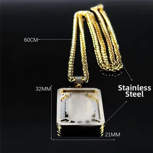 Collana in acciaio inossidabile dorato con medaglione quadrato su catena spessa 60cm