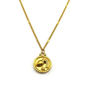 Collier en acier inoxydable doré avec pendentif rond gravé du signe du Verseau