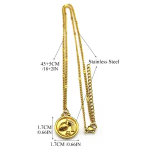 Collier en acier inoxydable doré avec pendentif embossé du zodiaque Verseau de 1,7 cm